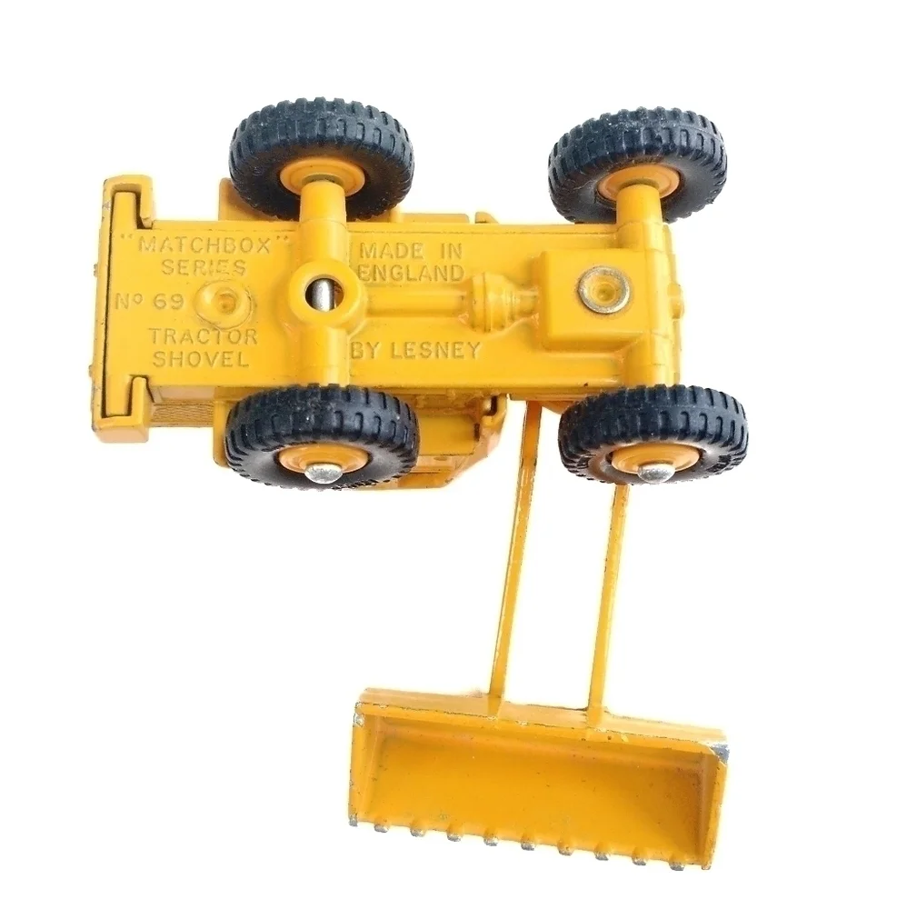 VINTAGE Caterpillar Miniature Tractor Shovel Metal Die Cast Matchbox Toy No69